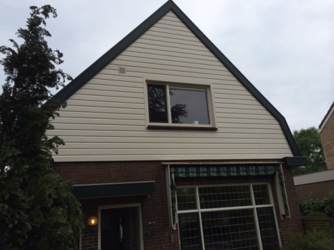 Kozijn en gevelbekleding gereed